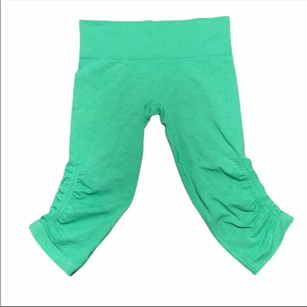Lululemon Athletica Green In The Flow Crop II Size 8